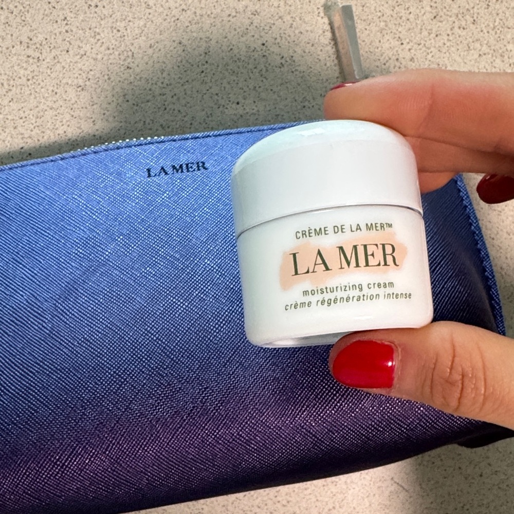 La Mer Moisturizing Cream with Elegant Blue Pouch